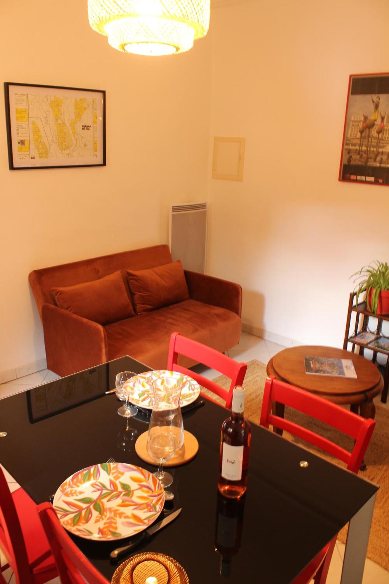 Par Saint Georges ! Appartement *