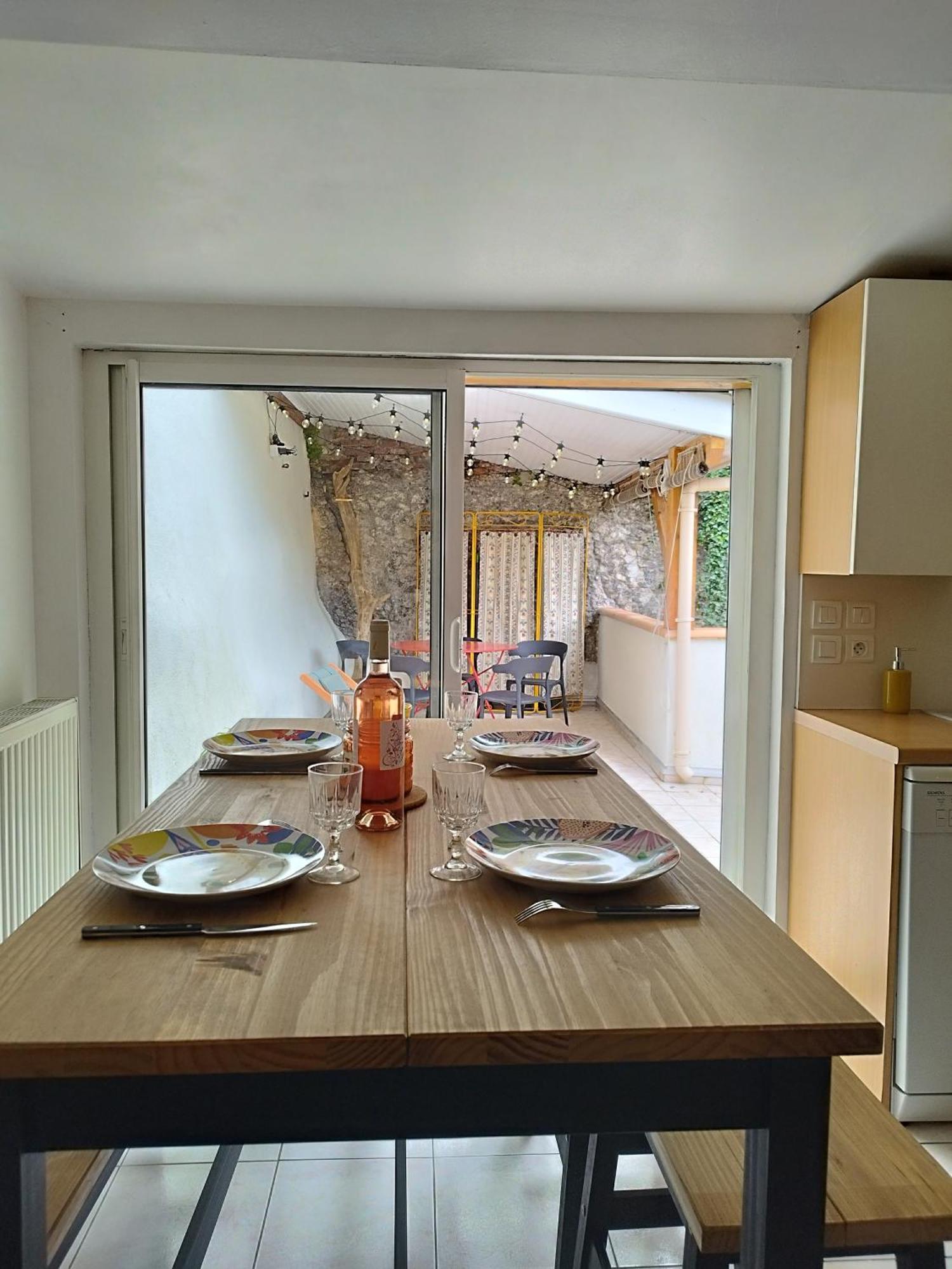 Par Saint Georges ! Appartement *