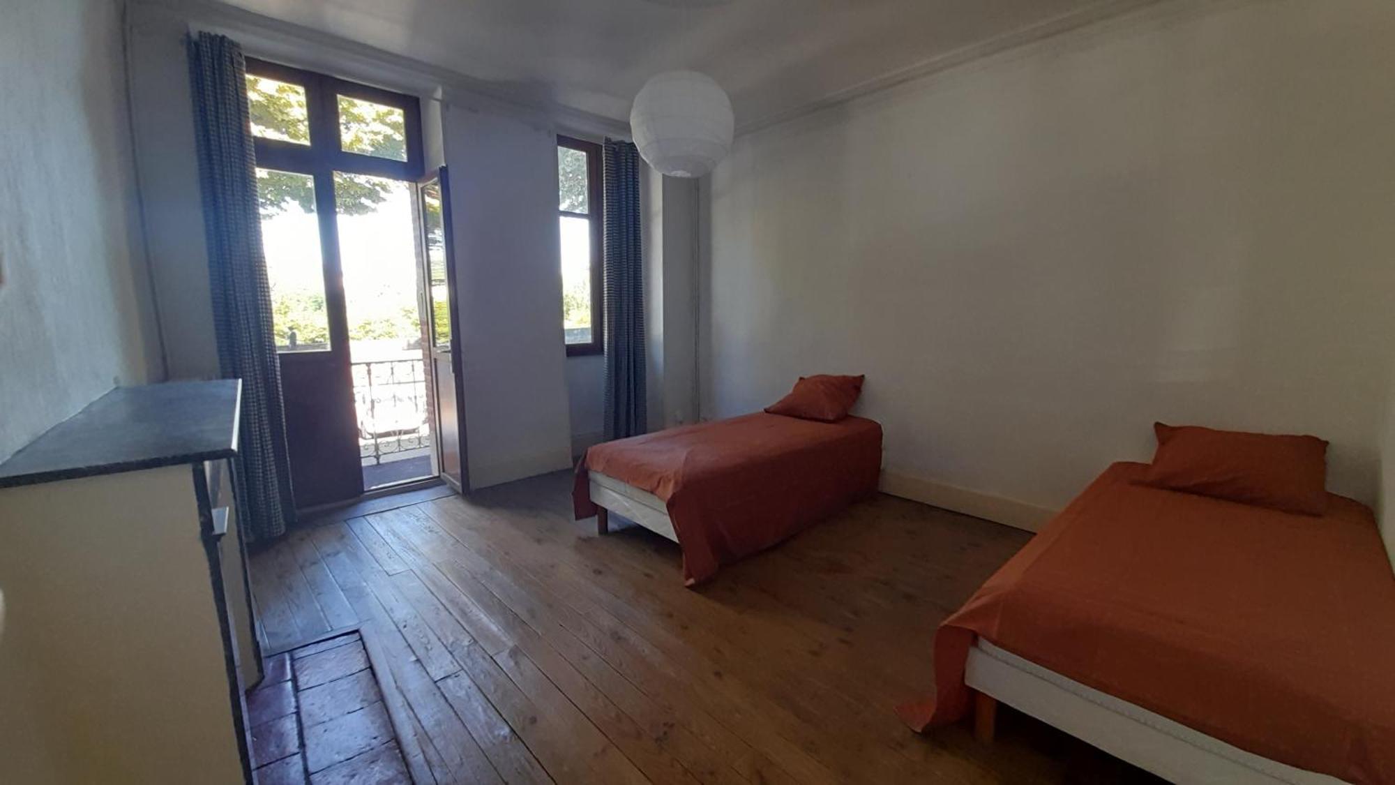 Par Saint Georges ! Appartement *