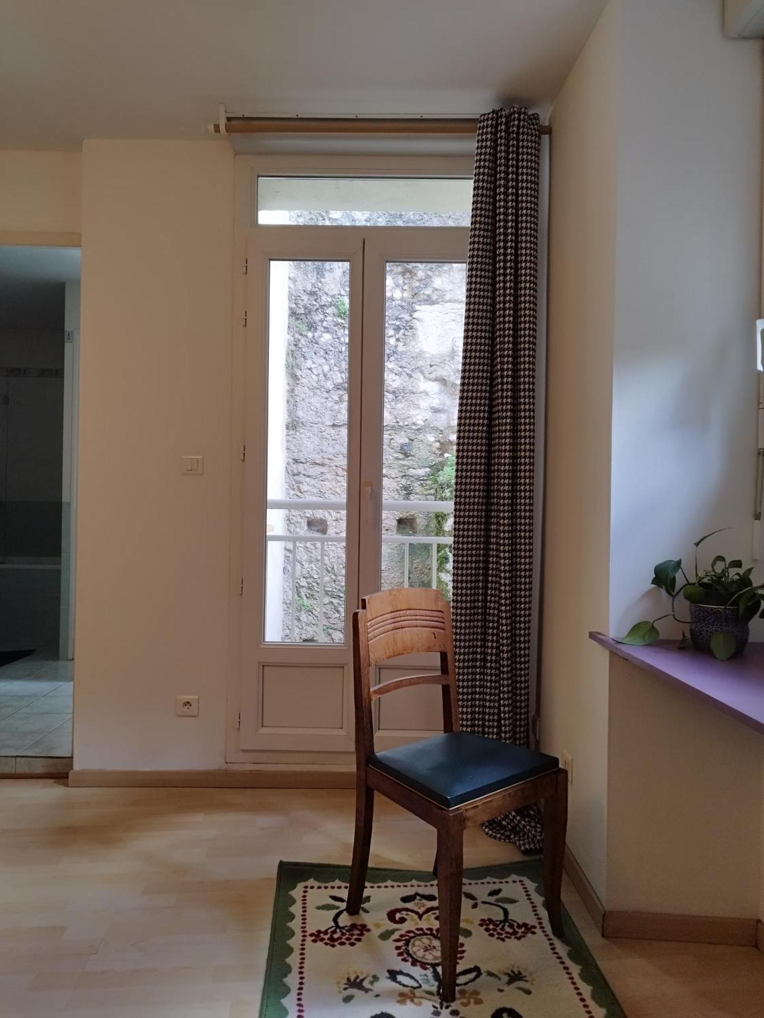Par Saint Georges ! Apartment